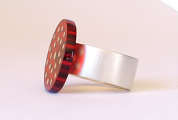 NDB Rivet Ring - silver / red perspex